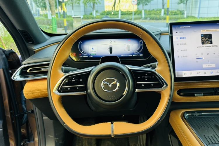 Used Mazda EZ-6 2024 Range-Extended 200 Luxury Edition Interior 7