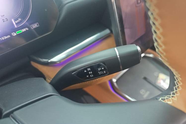 Used Mazda EZ-6 2024 Range-Extended 200 Luxury Edition Gear Lever