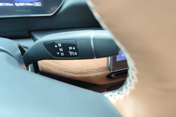 Used Mazda EZ-6 2024 Range-Extended 200 Luxury Edition Gear Lever