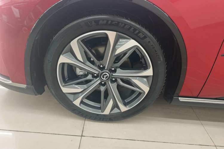 Used Mazda EZ-6 2024 Range-Extended 200 Luxury Edition Left Front Wheel Hub
