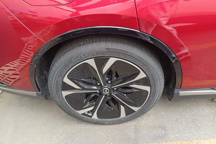 Used Mazda EZ-6 2024 Pure Electric 600 ZhiZun Edition Right Rear Wheel Hub