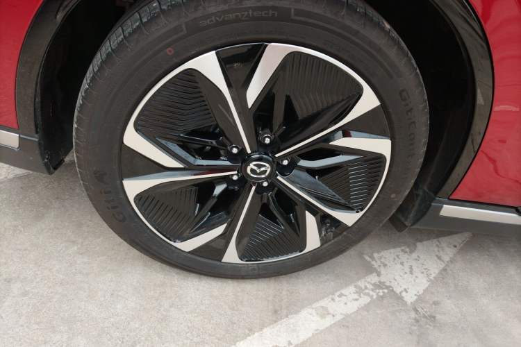 Used Mazda EZ-6 2024 Pure Electric 600 ZhiZun Edition Right Rear Wheel Hub