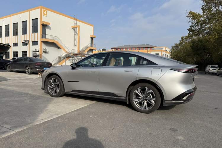 Used Mazda EZ-6 2024 Range-Extended 200 Luxury Edition Exterior 8