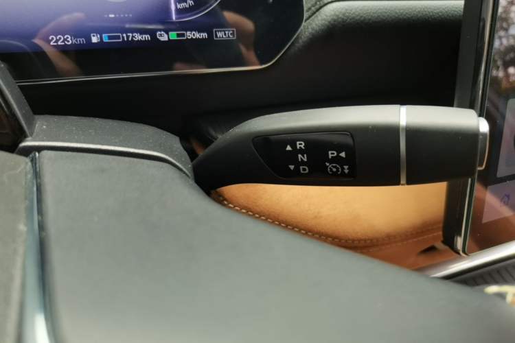 Used Mazda EZ-6 2024 Range-Extended 200 Luxury Edition Gear Lever