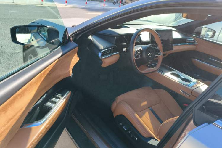 Used Mazda EZ-6 2024 Range-Extended 200 Luxury Edition Interior 3