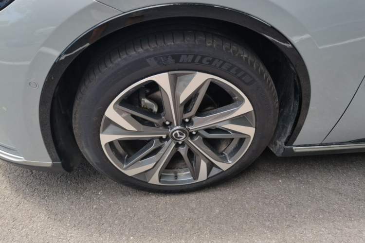 Used Mazda EZ-6 2024 Range-Extended 200 Luxury Edition Left Front Wheel Hub