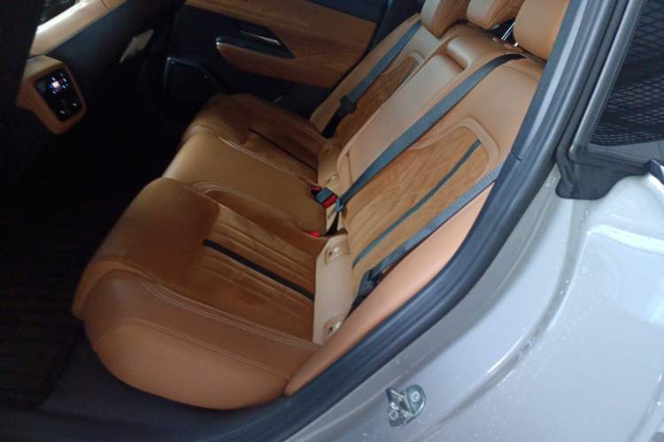 Used Mazda EZ-6 2024 Pure Electric 600 ZhiZun Edition Left Rear Seat