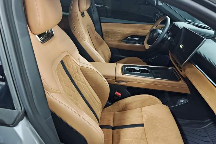 Used Mazda EZ-6 2024 Range-Extended 200 Luxury Edition Right Front Seat