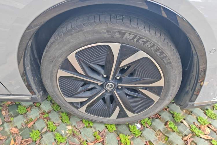 Used Mazda EZ-6 2024 Pure Electric 600 ZhiZun Edition Right Front Wheel Hub