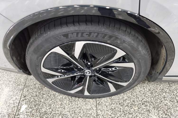 Used Mazda EZ-6 2024 Pure Electric 600 ZhiZun Edition Right Rear Wheel Hub