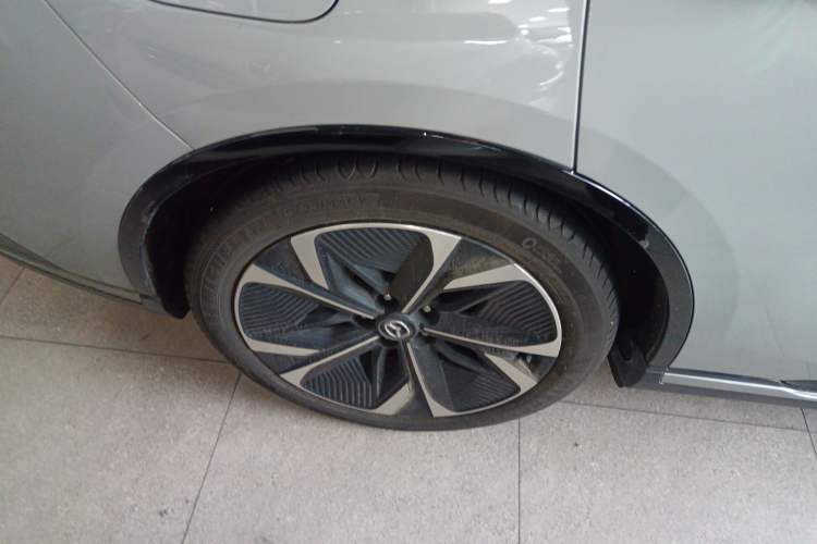 Used Mazda EZ-6 2024 Pure Electric 600 ZhiZun Edition Right Rear Wheel Hub