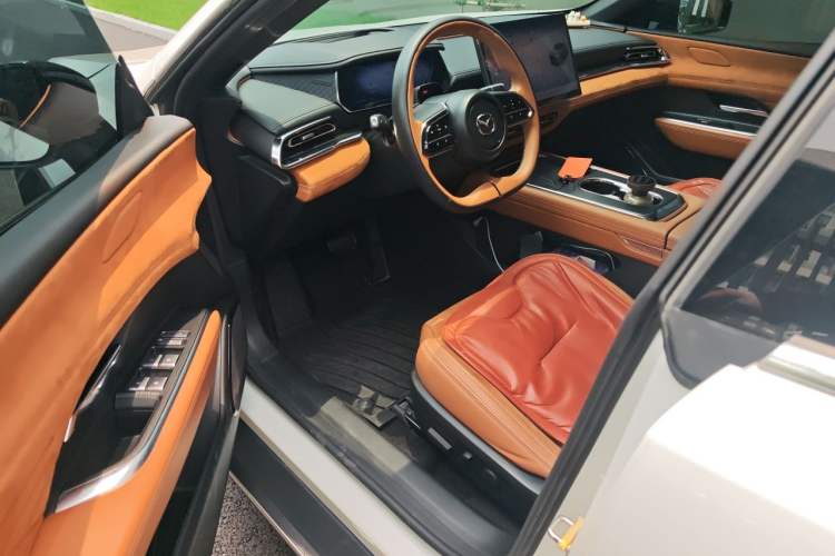 Used Mazda EZ-6 2024 Range-Extended 200 Luxury Edition Driver Seat