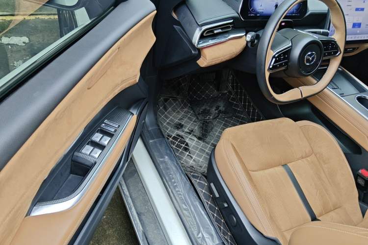 Used Mazda EZ-6 2024 Range-Extended 200 Luxury Edition Driver Seat
