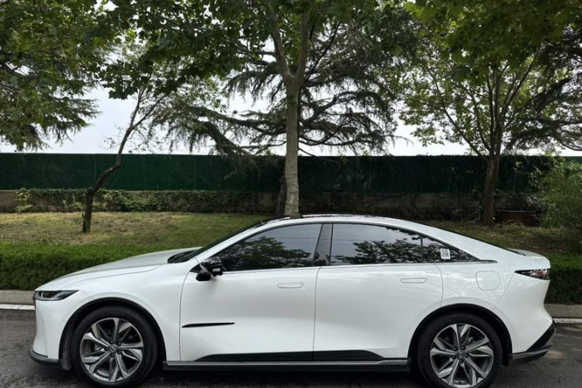 Used Mazda EZ-6 2024 Range-Extended 200 Luxury Edition Exterior 1