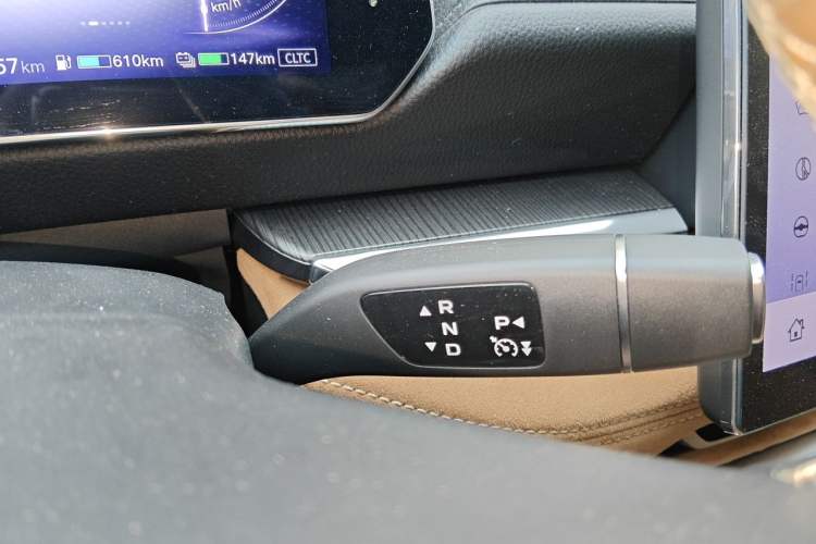 Used Mazda EZ-6 2024 Range-Extended 200 Luxury Edition Gear Lever