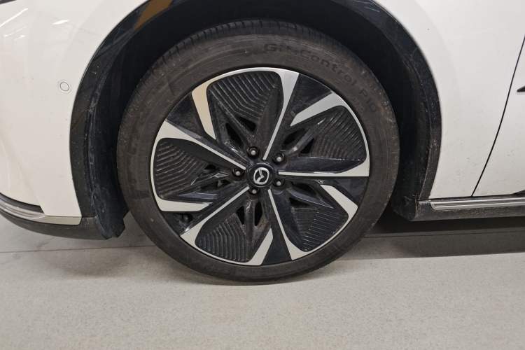Used Mazda EZ-6 2024 Pure Electric 480 Zhiyue Edition Left Front Wheel Hub