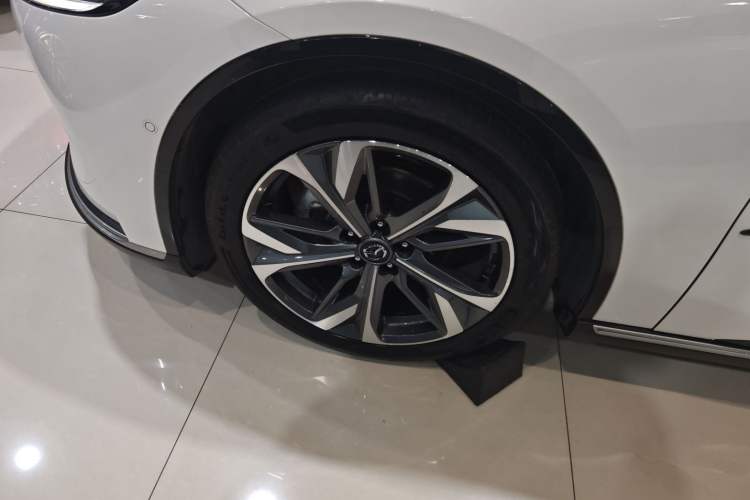 Used Mazda EZ-6 2024 Range-Extended 200 Zhiya Edition Left Front Wheel Hub