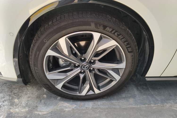 Used Mazda EZ-6 2024 Range-Extended 200 Luxury Edition Left Front Wheel Hub