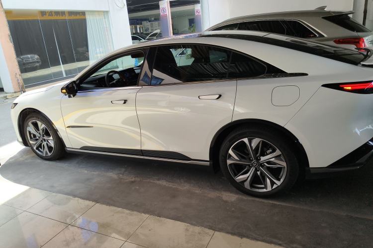 Used Mazda EZ-6 2024 Range-Extended 200 Luxury Edition Left Side