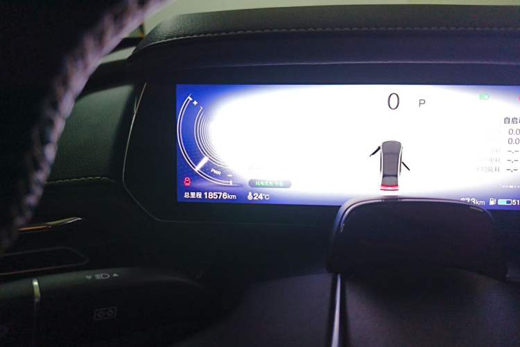 Used Mazda EZ-6 2024 Range-Extended 200 Odometer Close Up