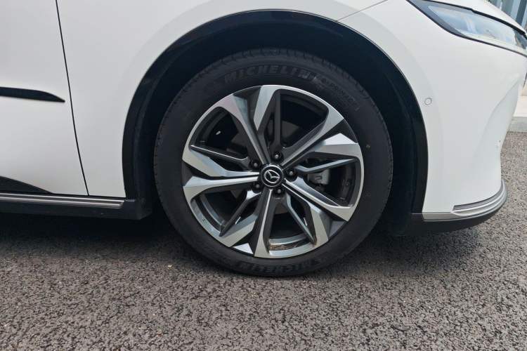 Used Mazda EZ-6 2024 Range-Extended 200 Luxury Edition Right Front Wheel Hub