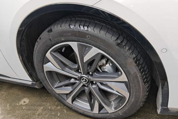 Used Mazda EZ-6 2024 Range-Extended 200 Luxury Edition Right Front Wheel Hub
