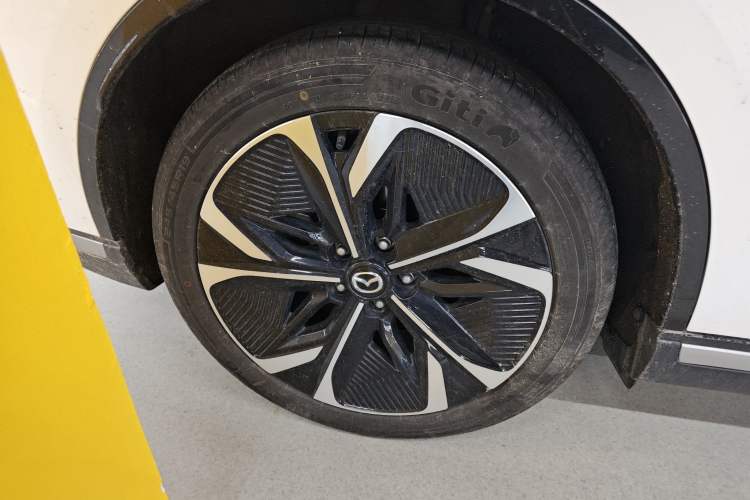 Used Mazda EZ-6 2024 Pure Electric 480 Zhiyue Edition Right Rear Wheel Hub