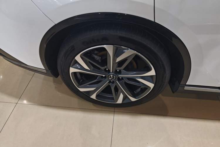 Used Mazda EZ-6 2024 Range-Extended 200 Zhiya Edition Right Rear Wheel Hub