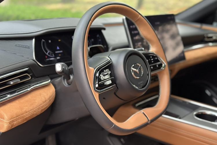 Used Mazda EZ-6 2024 Range-Extended 200 Luxury Edition Steering Wheel