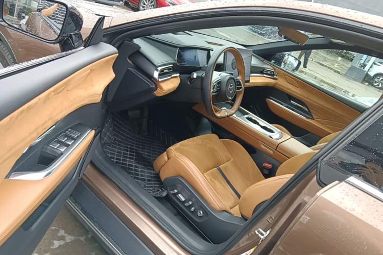 Used Mazda EZ-6 2024 Range-Extended 200 Luxury Edition Driver Seat