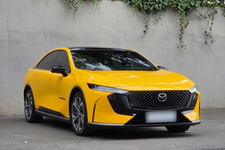 Used Mazda EZ-6 2024 Range-Extended 200 Luxury Edition Exterior 2
