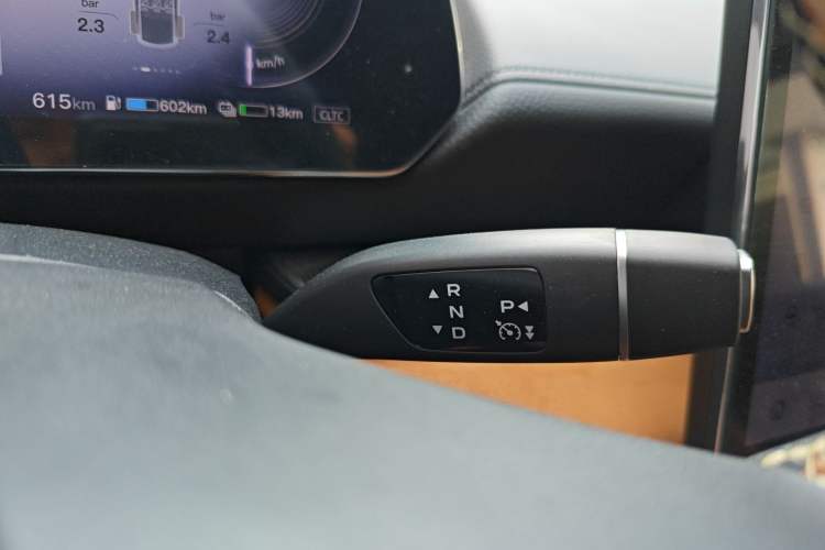 Used Mazda EZ-6 2024 Range-Extended 200 Luxury Edition Gear Lever