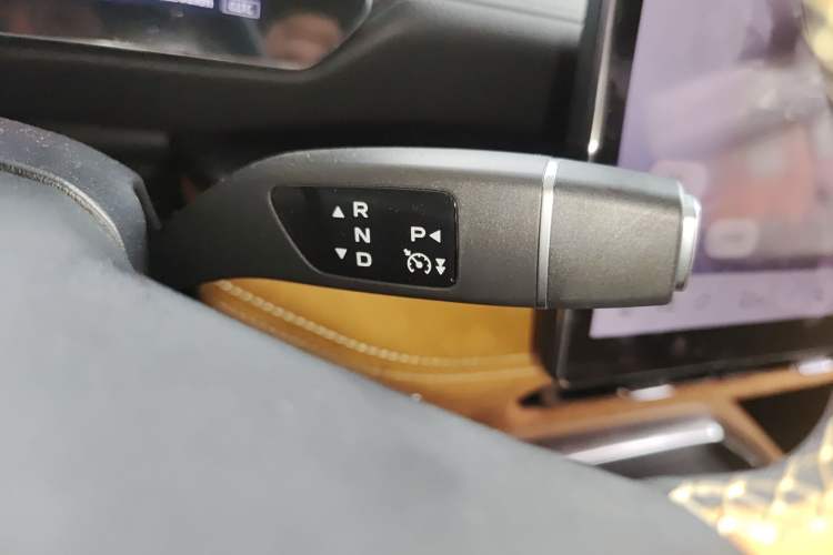 Used Mazda EZ-6 2024 Range-Extended 200 Luxury Edition Gear Lever