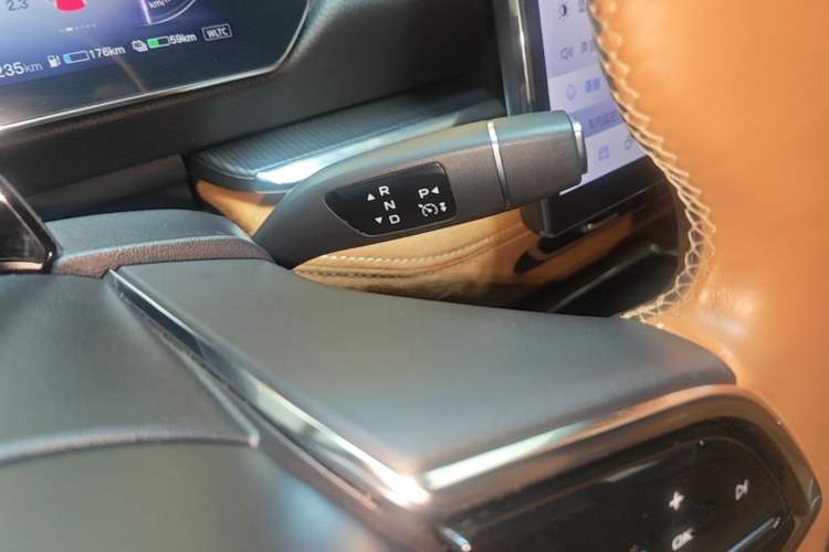 Used Mazda EZ-6 2024 Range-Extended 200 Luxury Edition Gear Lever