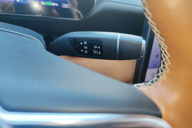 Used Mazda EZ-6 2024 Range-Extended 200 Luxury Edition Gear Lever