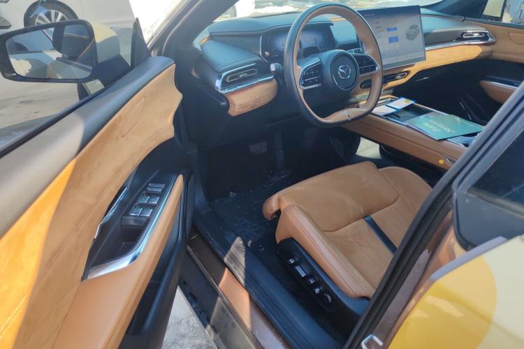 Used Mazda EZ-6 2024 Range-Extended 200 Luxury Edition Interior 3