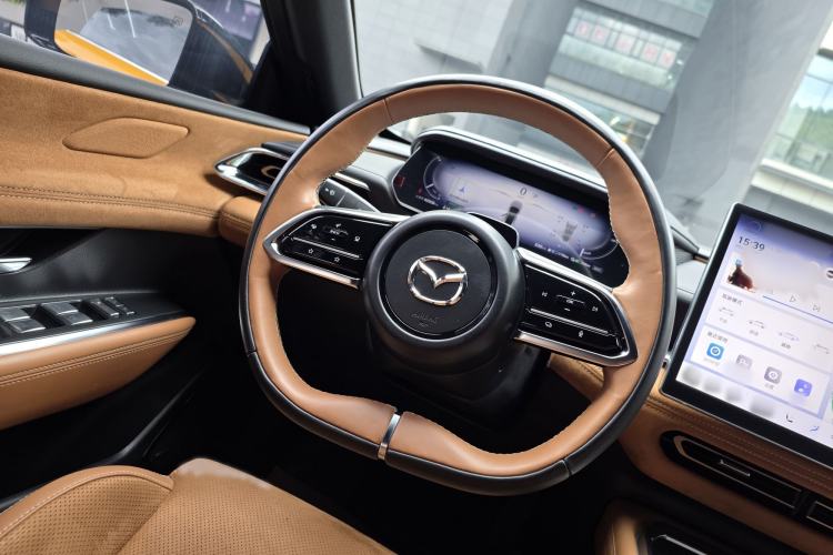 Used Mazda EZ-6 2024 Range-Extended 200 Luxury Edition Interior 4