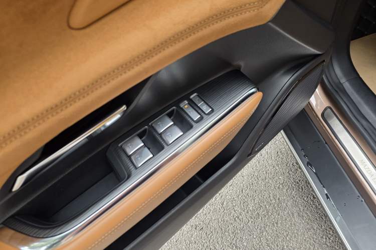 Used Mazda EZ-6 2024 Range-Extended 200 Luxury Edition Interior 8