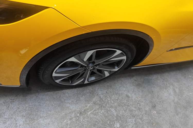 Used Mazda EZ-6 2024 Range-Extended 200 Luxury Edition Left Front Wheel Hub