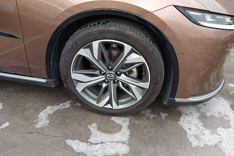 Used Mazda EZ-6 2024 Range-Extended 200 Luxury Edition Right Front Wheel Hub