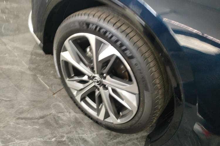 Used Mazda EZ-6 2025 Extended-Range 200 Zhizun Sport Edition Left Front Wheel Hub