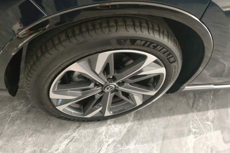 Used Mazda EZ-6 2025 Extended-Range 200 Zhizun Sport Edition Right Rear Wheel Hub