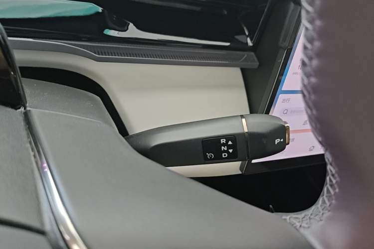 Used Mazda EZ-60 2025 Model Pure Electric 600 Max Gear Lever