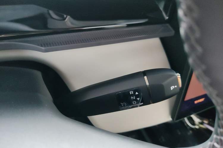 Used Mazda EZ-60 2025 Model Range-Extended 200 Max Gear Lever