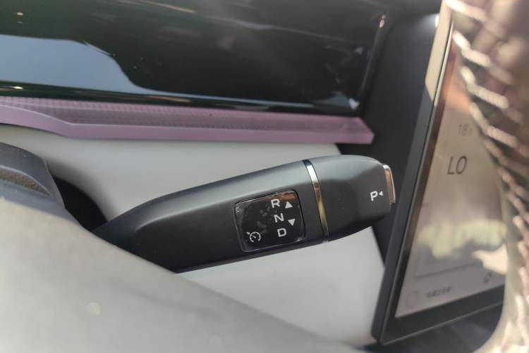 Used Mazda EZ-60 2025 Model Pure Electric 600 Max Gear Lever