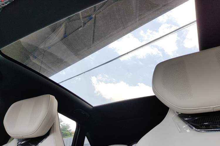 Used Mazda EZ-60 2025 Model Range-Extended 200 Max Headliner