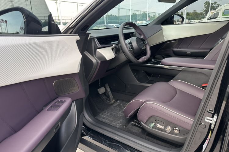 Used Mazda EZ-60 2025 Model Range-Extended 200 Max Interior 4