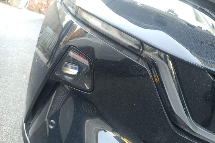 Used Mazda EZ-60 2025 Model Range-Extended 200 Max Right Front Headlight