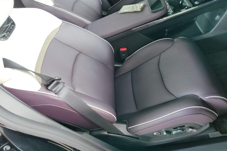 Used Mazda EZ-60 2025 Model Range-Extended 200 Max Right Front Seat