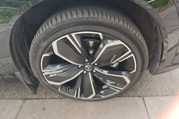 Used Mazda EZ-60 2025 Model Range-Extended 200 Max Right Front Wheel Hub